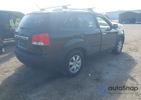 2013 Kia Sorento Lx z USA, uszkodzony, nr VIN 5XYKTDA66DG407556